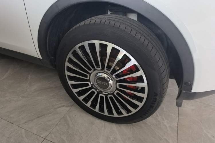 Used Land Rover Discovery Sport 2018 240 PS SE Version Right Front Wheel Hub