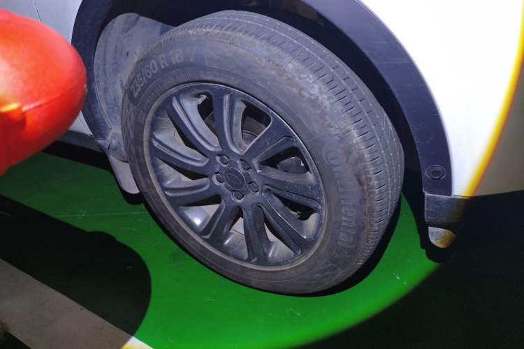Used Land Rover Discovery Sport 2018 240 PS SE Version Right Front Wheel Hub