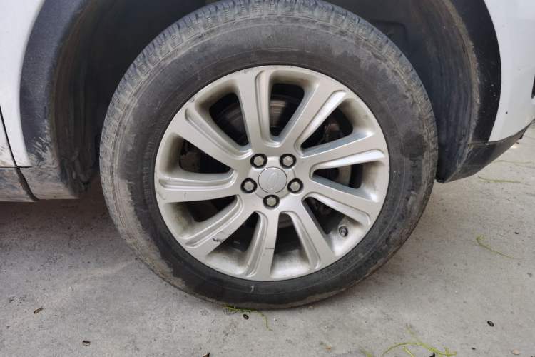 Used Land Rover Discovery Sport 2018 240 PS SE Version Right Front Wheel Hub