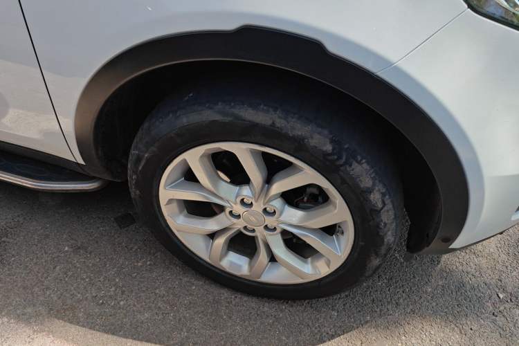 Used Land Rover Discovery Sport 2018 240 PS HSE Version Right Front Wheel Hub