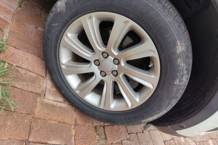 Used Land Rover Discovery Sport 2018 240 PS SE Version Right Front Wheel Hub