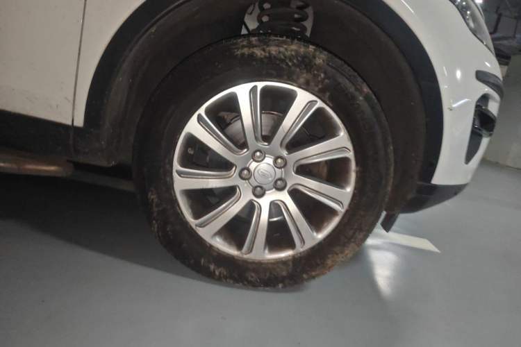 Used Land Rover Discovery Sport 2018 240 PS SE Version Right Front Wheel Hub