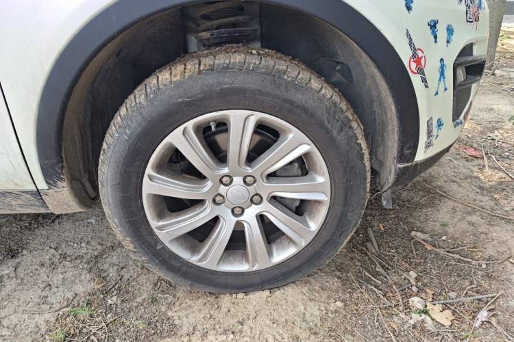 Used Land Rover Discovery Sport 2018 240 PS SE Version Right Front Wheel Hub