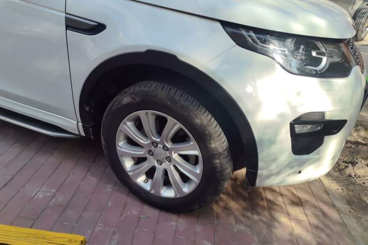 Used Land Rover Discovery Sport 2018 240 PS SE Version Right Front Wheel Hub