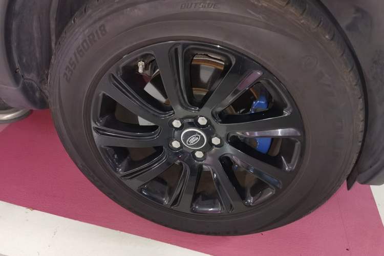 Used Land Rover Discovery Sport 2018 240 PS PURE Edition Right Front Wheel Hub