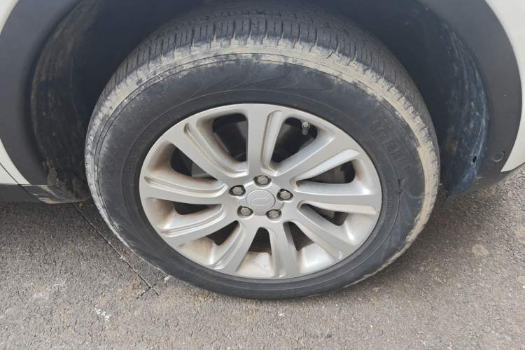 Used Land Rover Discovery Sport 2018 240 PS SE Version Right Front Wheel Hub