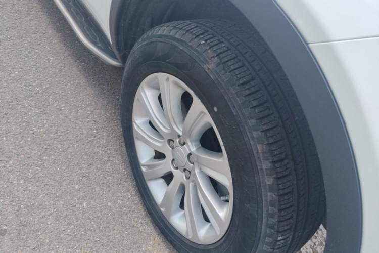 Used Land Rover Discovery Sport 2018 240 PS SE Version Right Front Wheel Hub