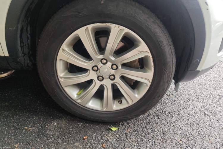 Used Land Rover Discovery Sport 2018 240 PS SE Version Right Front Wheel Hub