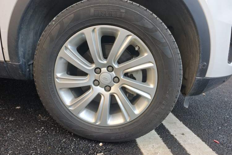 Used Land Rover Discovery Sport 2018 240 PS SE Version Right Front Wheel Hub