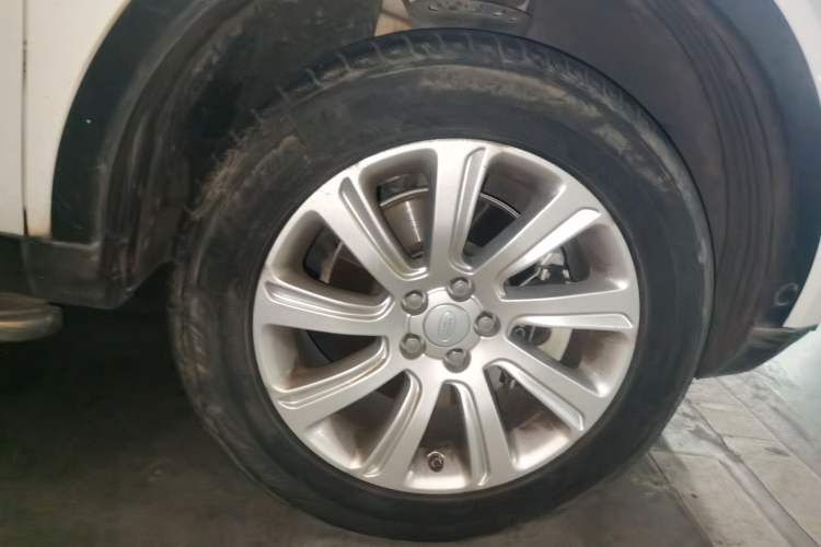 Used Land Rover Discovery Sport 2018 240 PS SE Version Right Front Wheel Hub