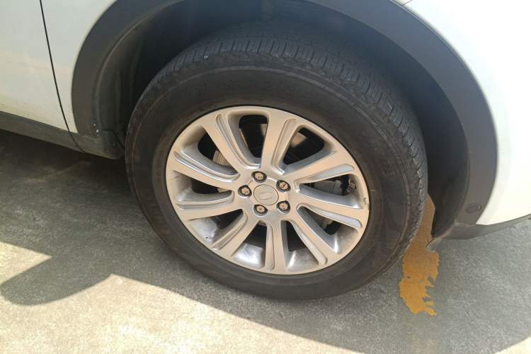 Used Land Rover Discovery Sport 2018 240 PS SE Version Right Front Wheel Hub