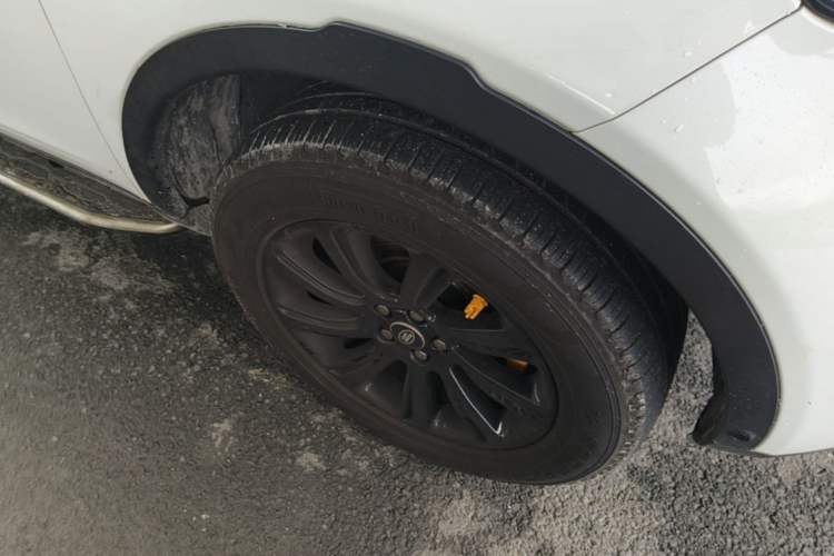 Used Land Rover Discovery Sport 2018 240 PS SE Version Right Front Wheel Hub