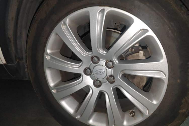 Used Land Rover Discovery Sport 2018 240 PS SE Version Right Front Wheel Hub
