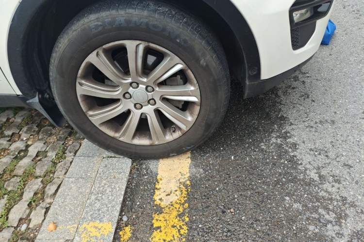 Used Land Rover Discovery Sport 2018 240 PS SE Version Right Front Wheel Hub