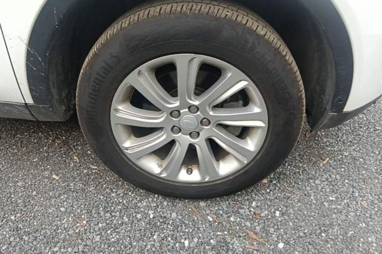 Used Land Rover Discovery Sport 2018 240 PS SE Version Right Front Wheel Hub