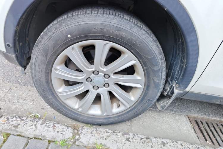 Used Land Rover Discovery Sport 2018 240 PS SE Version Right Front Wheel Hub