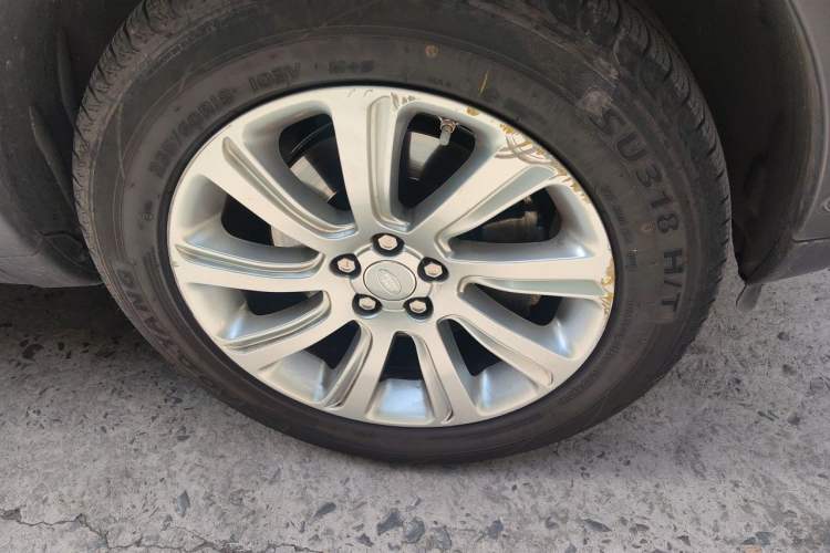 Used Land Rover Discovery Sport 2018 240 PS SE Version Right Front Wheel Hub