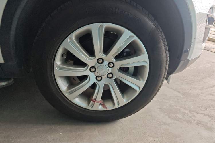 Used Land Rover Discovery Sport 2018 240 PS SE Version Right Front Wheel Hub