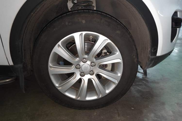 Used Land Rover Discovery Sport 2018 240 PS PURE Edition Right Front Wheel Hub
