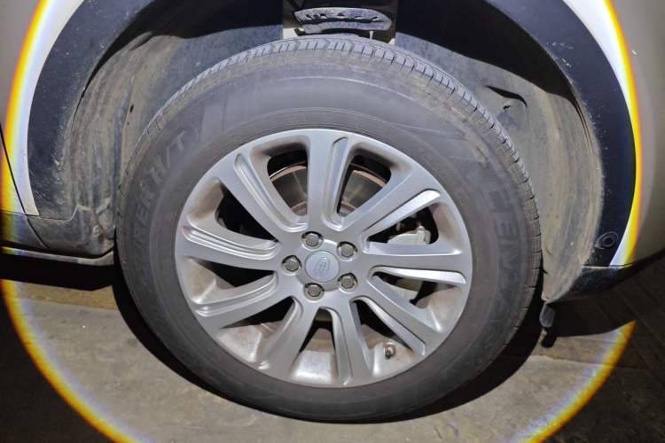 Used Land Rover Discovery Sport 2018 240 PS SE Version Right Front Wheel Hub