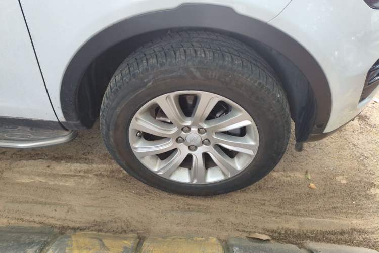 Used Land Rover Discovery Sport 2018 200 PS PURE Edition Right Front Wheel Hub