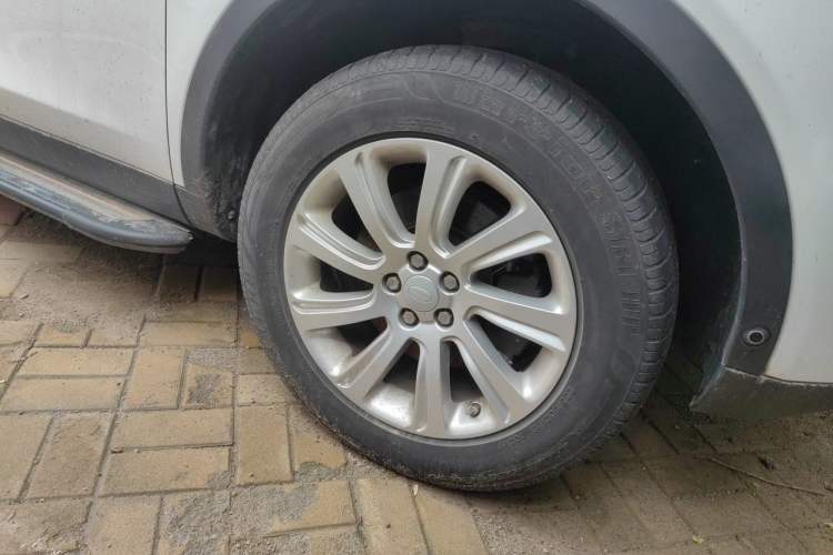 Used Land Rover Discovery Sport 2018 240 PS PURE Edition Right Front Wheel Hub