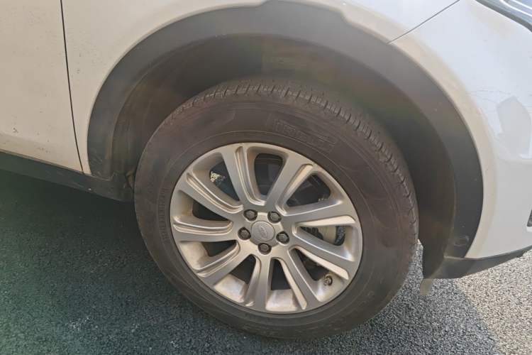 Used Land Rover Discovery Sport 2018 240 PS SE Version Right Front Wheel Hub