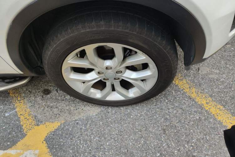 Used Land Rover Discovery Sport 2018 240 PS HSE Version Right Front Wheel Hub