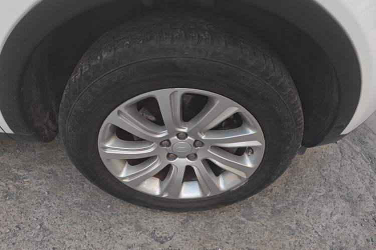 Used Land Rover Discovery Sport 2018 200 PS PURE Edition Right Front Wheel Hub