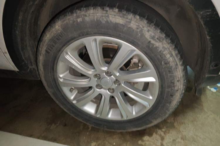 Used Land Rover Discovery Sport 2018 240 PS SE Version Right Front Wheel Hub