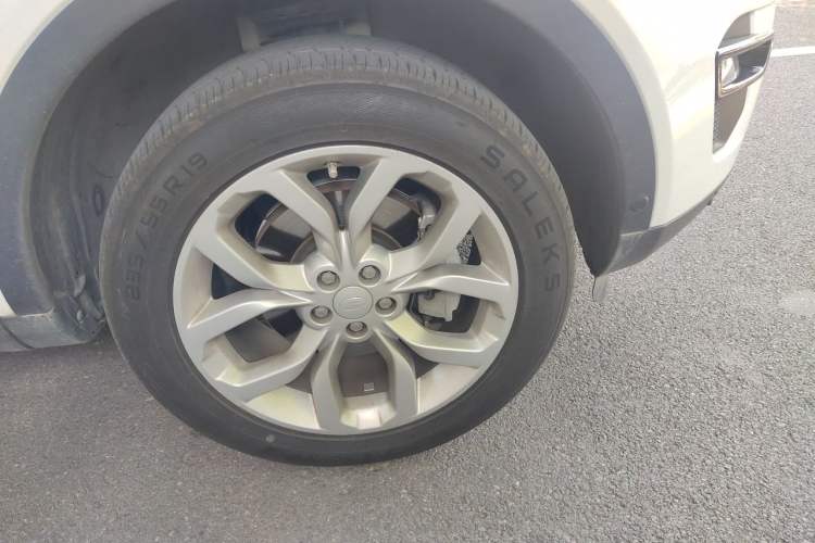 Used Land Rover Discovery Sport 2018 240 PS HSE Version Right Front Wheel Hub