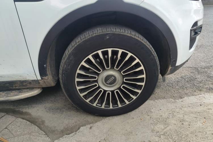 Used Land Rover Discovery Sport 2018 240 PS SE Version Right Front Wheel Hub