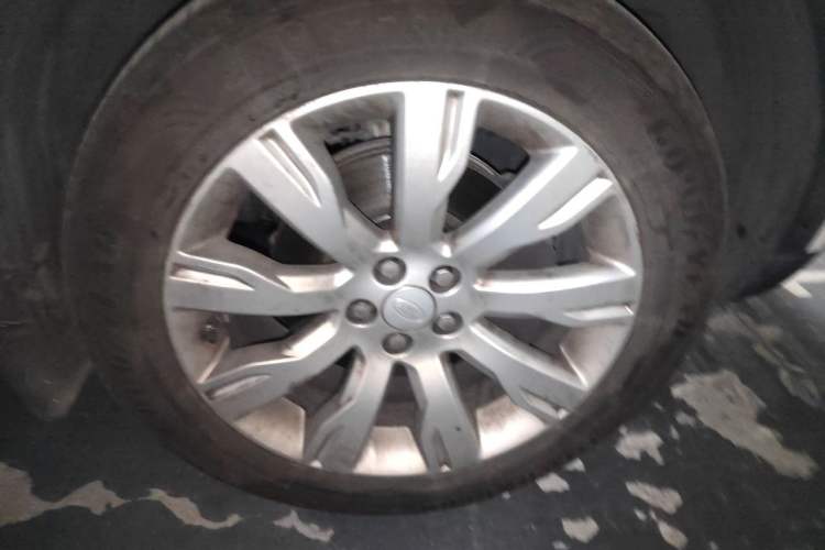 Used Land Rover Discovery Sport 2018 240 PS HSE LUXURY Edition Right Front Wheel Hub