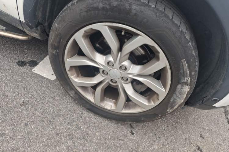 Used Land Rover Discovery Sport 2018 240 PS HSE Version Right Front Wheel Hub