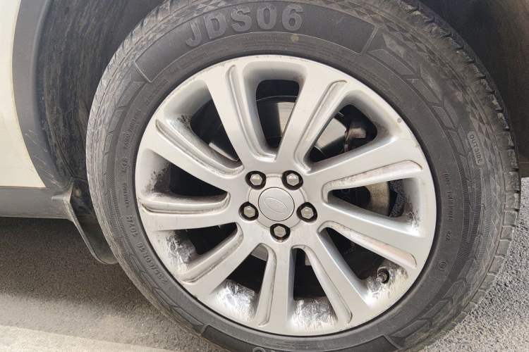Used Land Rover Discovery Sport 2018 240 PS SE Version Right Front Wheel Hub
