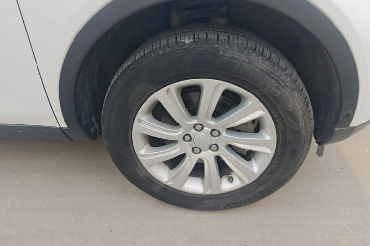 Used Land Rover Discovery Sport 2018 240 PS SE Version Right Front Wheel Hub