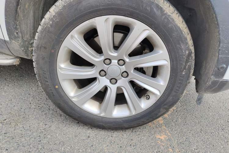 Used Land Rover Discovery Sport 2018 240 PS SE Version Right Front Wheel Hub