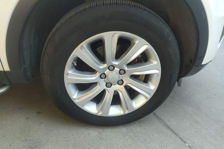 Used Land Rover Discovery Sport 2018 240 PS SE Version Right Front Wheel Hub