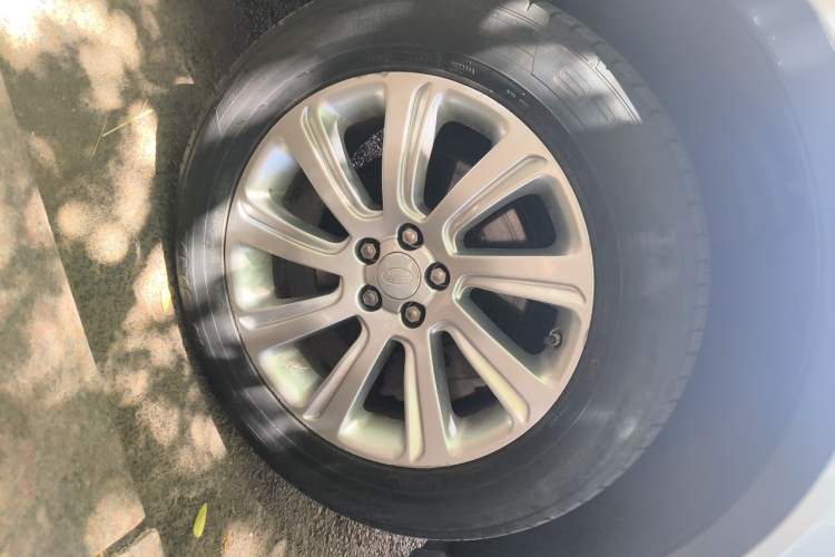 Used Land Rover Discovery Sport 2018 240 PS SE Version Right Front Wheel Hub