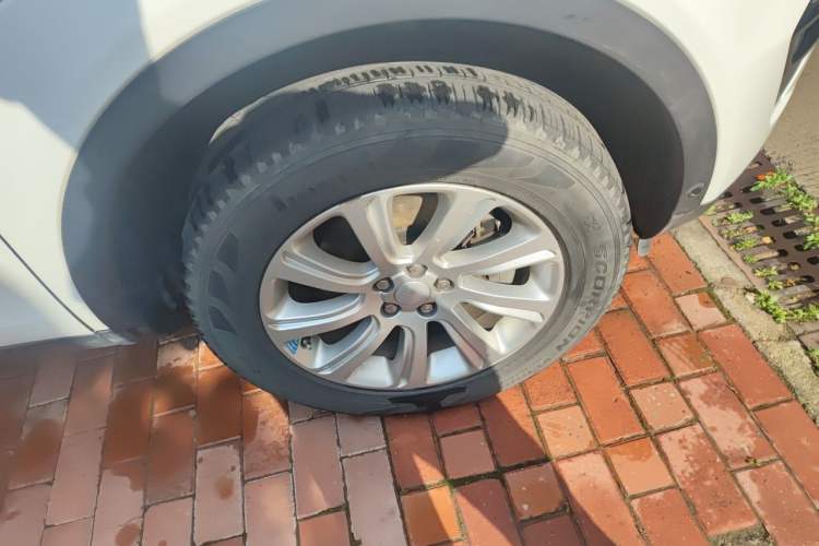 Used Land Rover Discovery Sport 2018 240 PS SE Version Right Front Wheel Hub