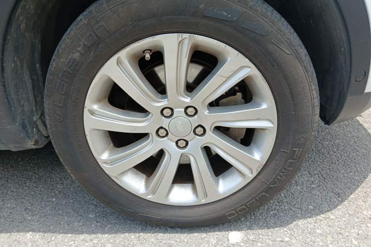 Used Land Rover Discovery Sport 2018 240 PS SE Version Right Front Wheel Hub