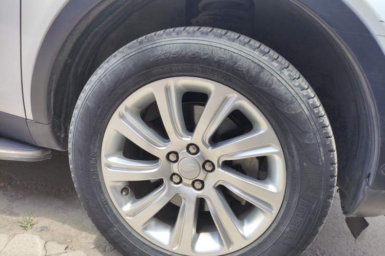 Used Land Rover Discovery Sport 2018 240 PS SE Version Right Front Wheel Hub