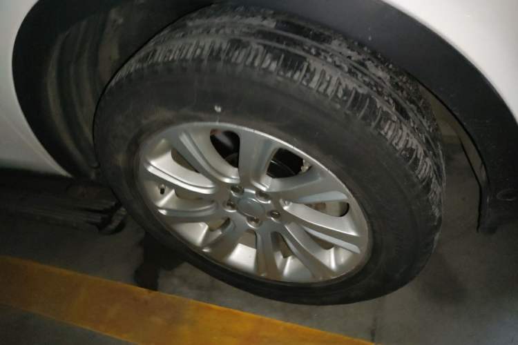 Used Land Rover Discovery Sport 2018 240 PS SE Version Right Front Wheel Hub