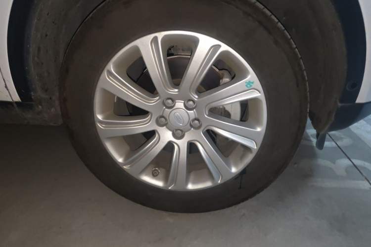 Used Land Rover Discovery Sport 2018 200 PS PURE Edition Right Front Wheel Hub