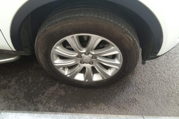 Used Land Rover Discovery Sport 2018 240 PS PURE Edition Right Front Wheel Hub