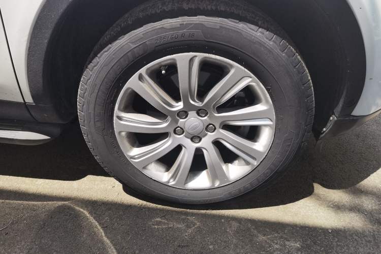 Used Land Rover Discovery Sport 2018 240 PS PURE Edition Right Front Wheel Hub
