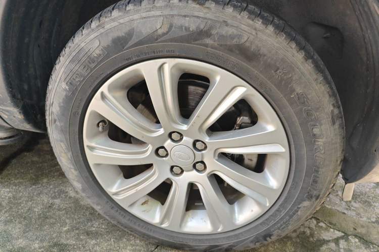 Used Land Rover Discovery Sport 2018 240 PS SE Version Right Front Wheel Hub