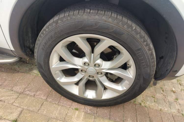 Used Land Rover Discovery Sport 2018 240 PS HSE Version Right Front Wheel Hub