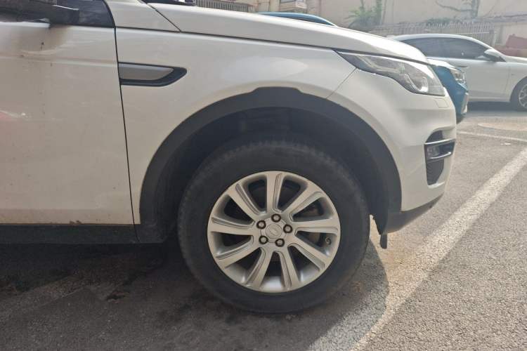Used Land Rover Discovery Sport 2018 200 PS PURE Edition Right Front Wheel Hub