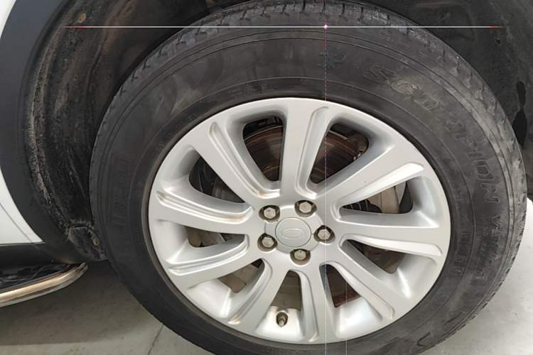 Used Land Rover Discovery Sport 2018 240 PS SE Version Right Front Wheel Hub